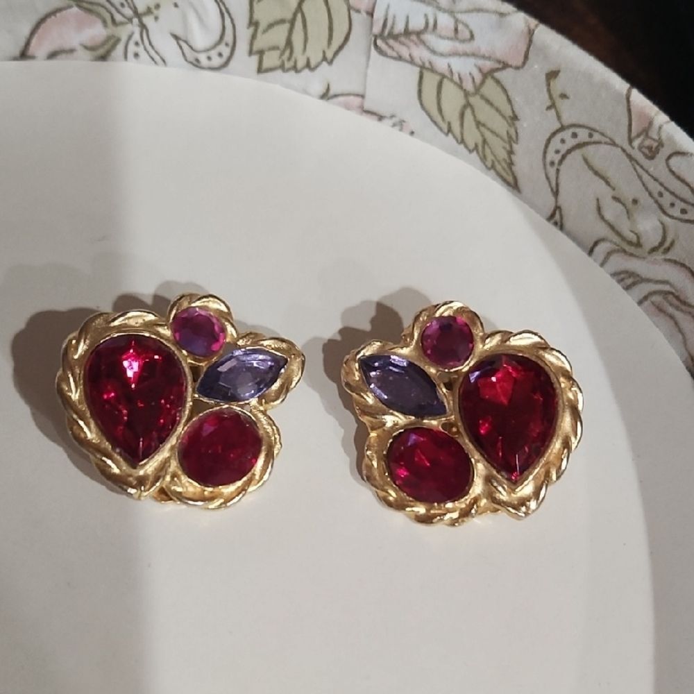 Elegant Gold and Fusia Gemstone Clip on Earrings